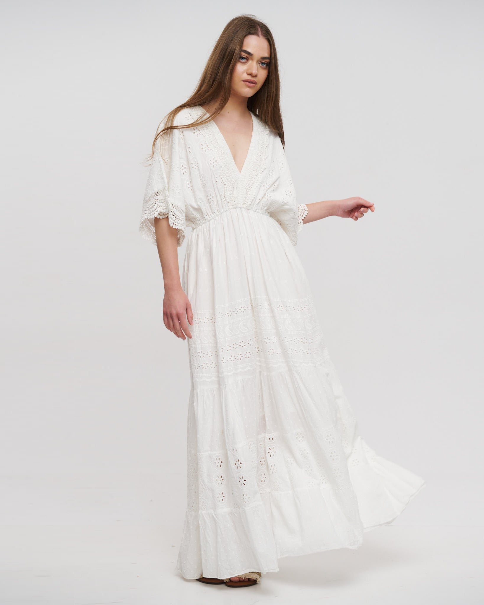 Long v-neck vacation dress in white